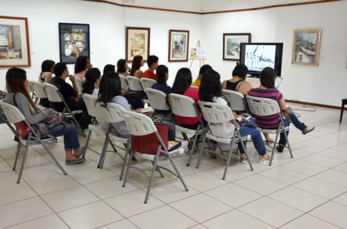 Estudiantes de la Sede de Occidente de la UCR, durante una visita guiada realizada como parte del  Curso Seminario de Realidad Nacional, en la cual se les informó acerca de la vida y obra del ex presidente José Figueres Ferrer.